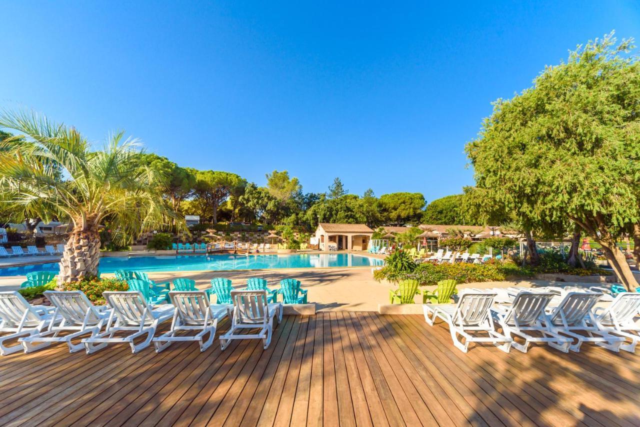 Chalets Met Buitenkeuken Op Camping Lei Suves - Joycasa Roquebrune-sur Argens Esterno foto
