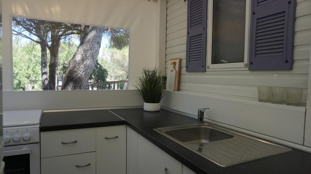 Chalets Met Buitenkeuken Op Camping Lei Suves - Joycasa Roquebrune-sur Argens Esterno foto