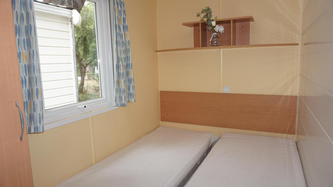 Chalets Met Buitenkeuken Op Camping Lei Suves - Joycasa Roquebrune-sur Argens Esterno foto