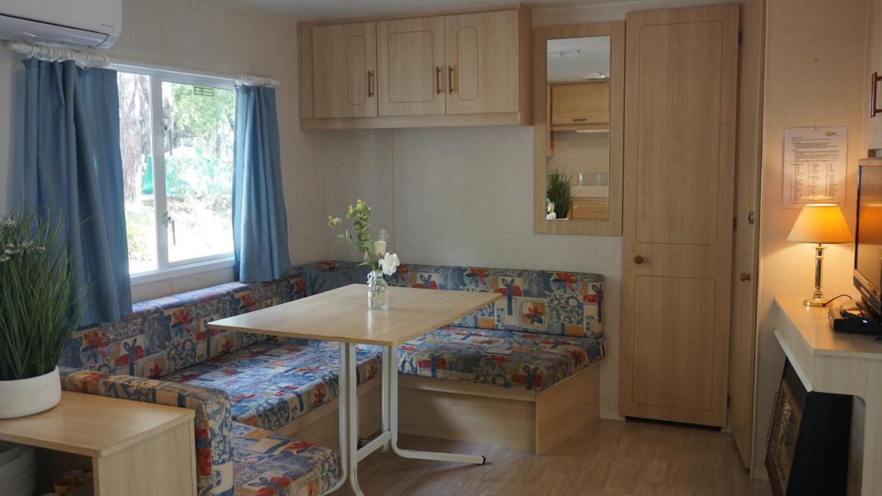 Chalets Met Buitenkeuken Op Camping Lei Suves - Joycasa Roquebrune-sur Argens Esterno foto