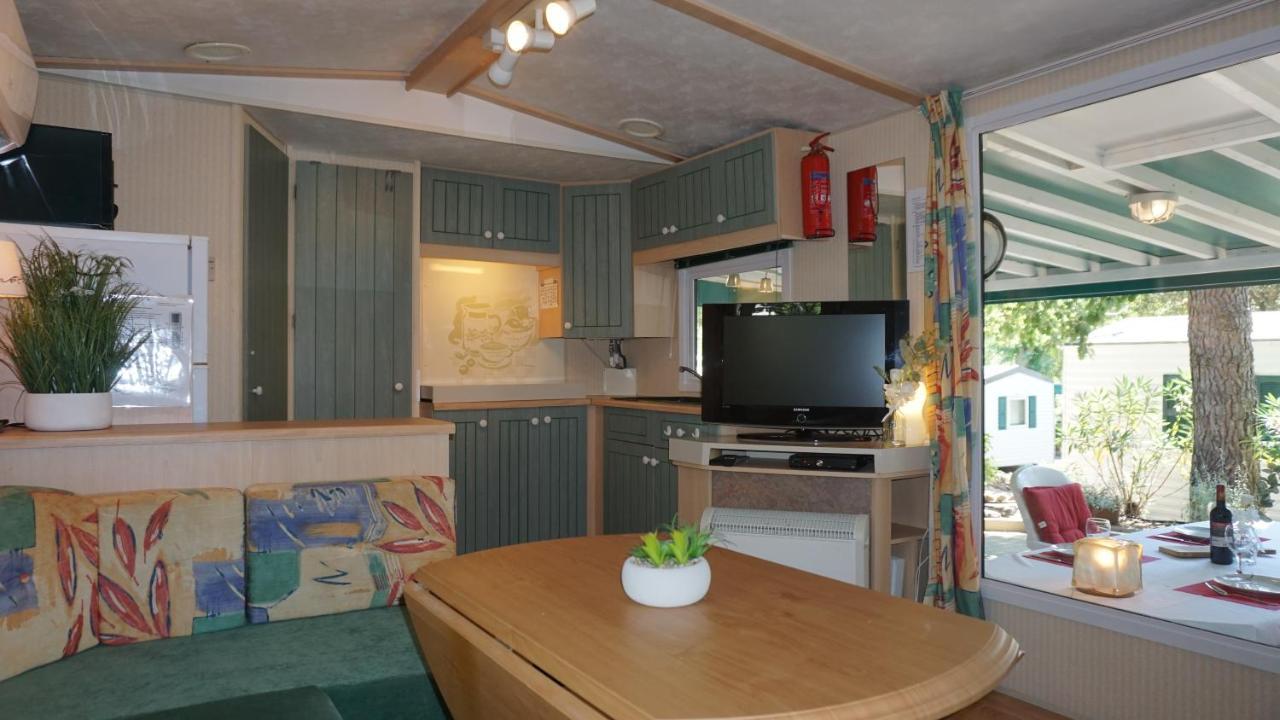 Chalets Met Buitenkeuken Op Camping Lei Suves - Joycasa Roquebrune-sur Argens Esterno foto
