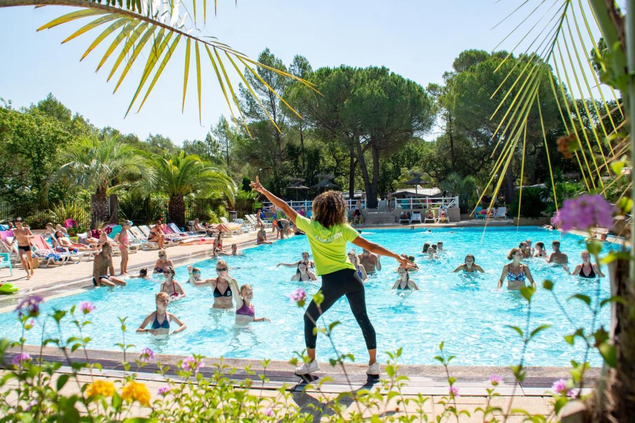 Chalets Met Buitenkeuken Op Camping Lei Suves - Joycasa Roquebrune-sur Argens Esterno foto