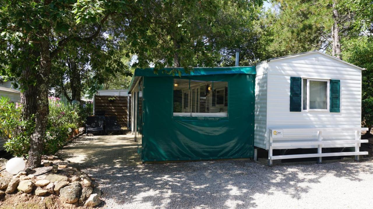 Chalets Met Buitenkeuken Op Camping Lei Suves - Joycasa Roquebrune-sur Argens Esterno foto