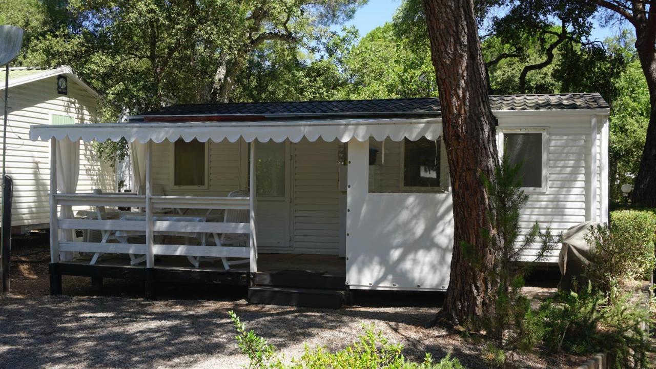 Chalets Met Buitenkeuken Op Camping Lei Suves - Joycasa Roquebrune-sur Argens Esterno foto