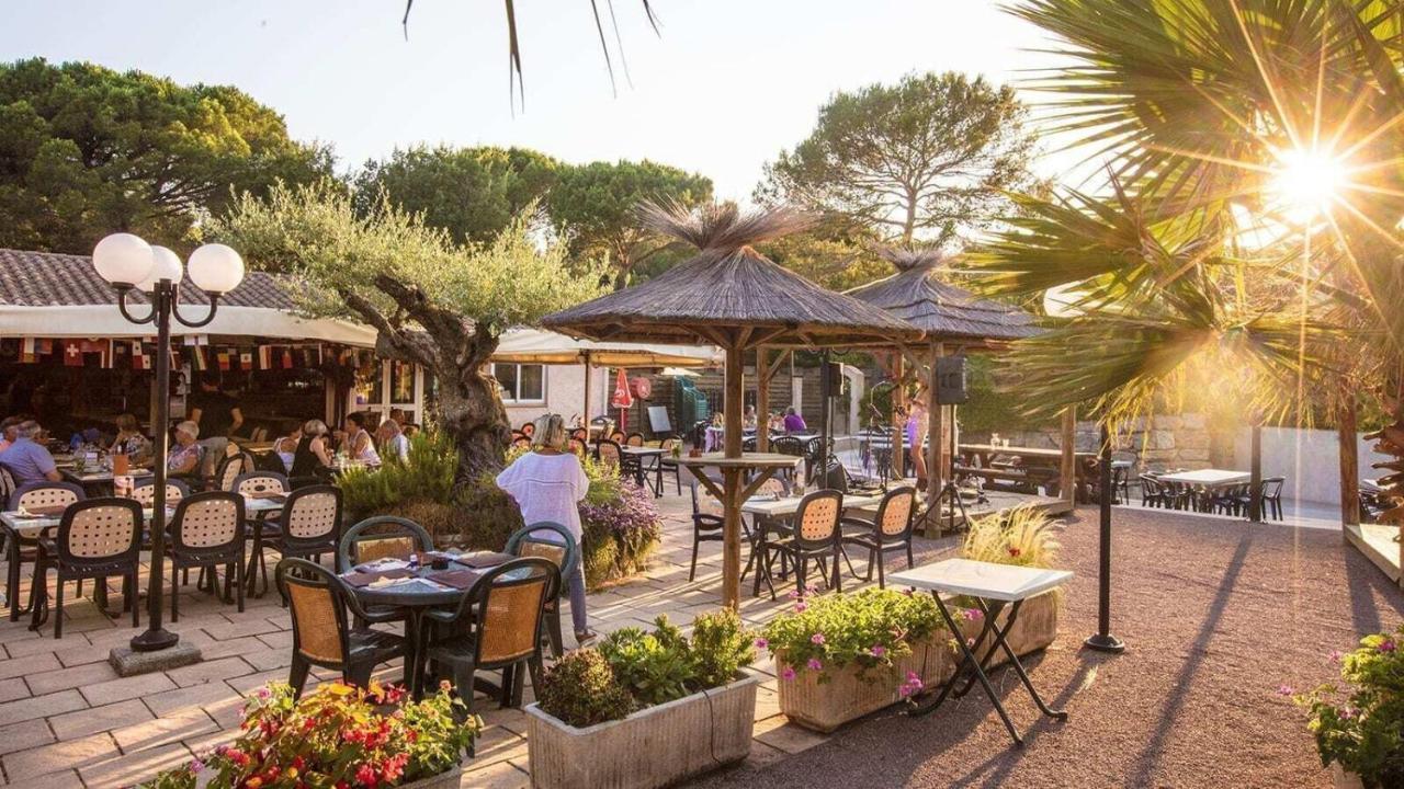 Chalets Met Buitenkeuken Op Camping Lei Suves - Joycasa Roquebrune-sur Argens Esterno foto