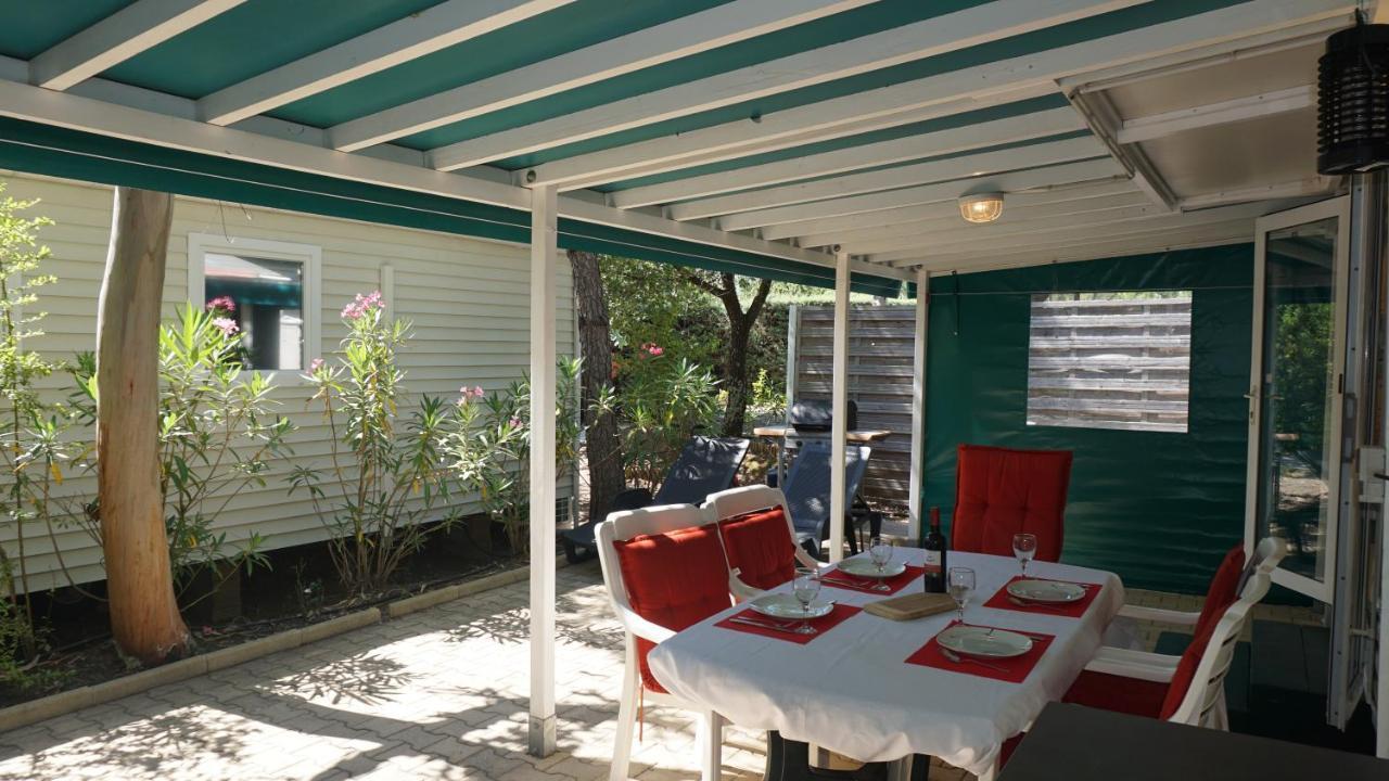 Chalets Met Buitenkeuken Op Camping Lei Suves - Joycasa Roquebrune-sur Argens Esterno foto