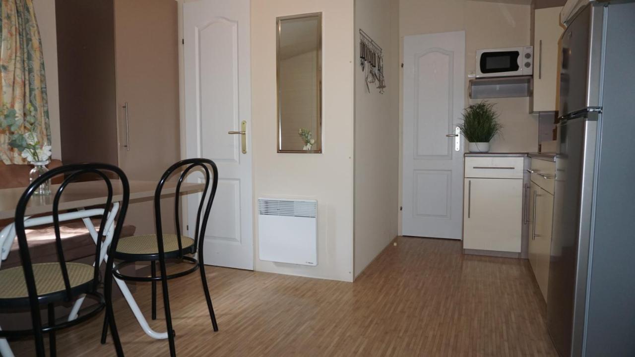Chalets Met Buitenkeuken Op Camping Lei Suves - Joycasa Roquebrune-sur Argens Esterno foto