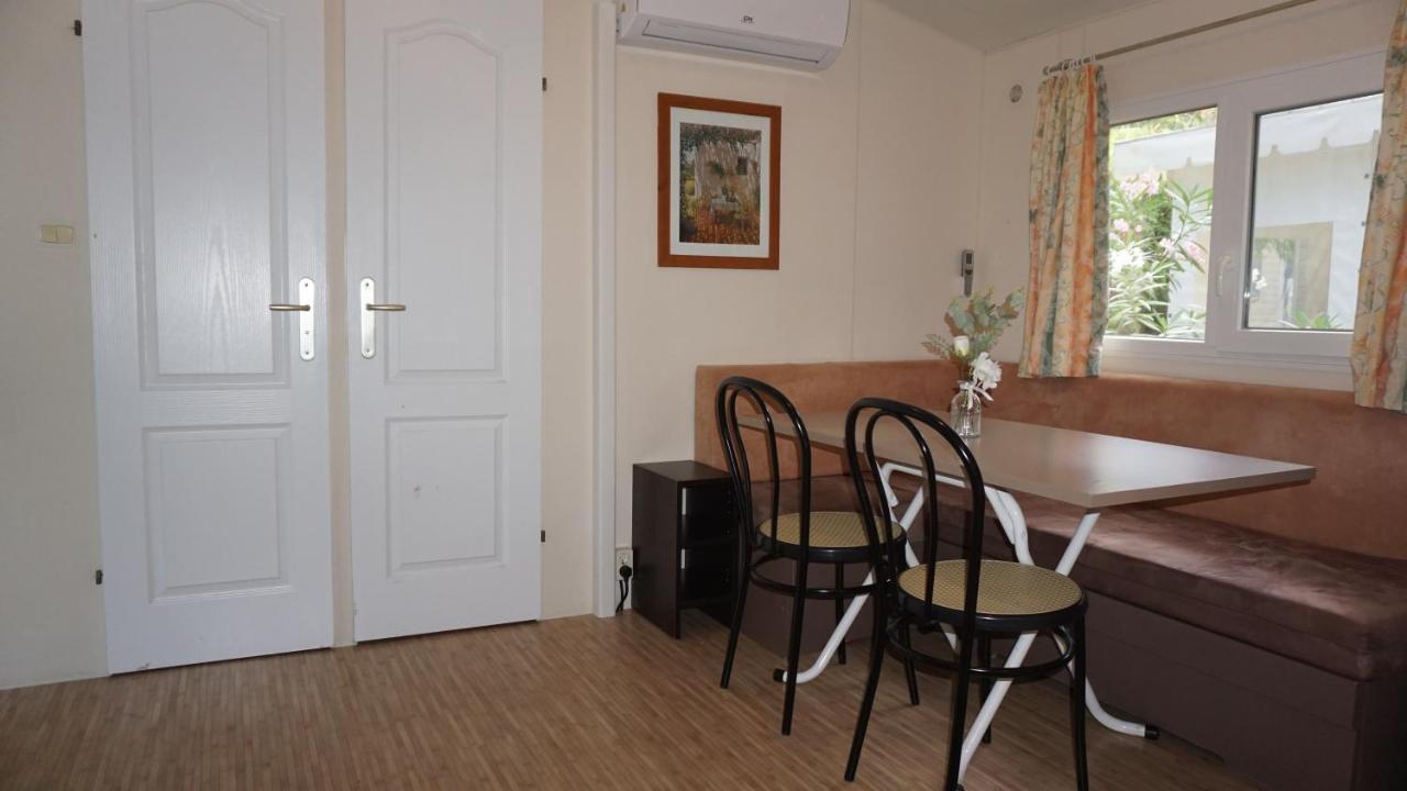 Chalets Met Buitenkeuken Op Camping Lei Suves - Joycasa Roquebrune-sur Argens Esterno foto