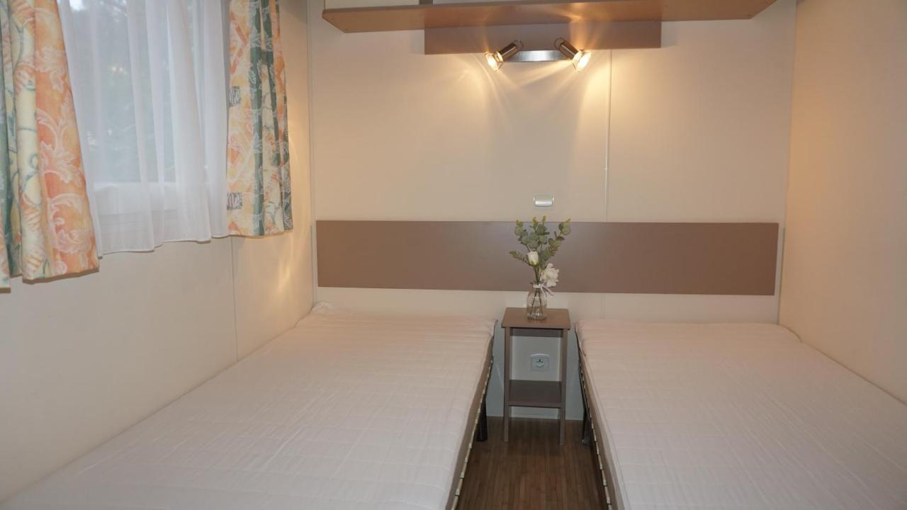 Chalets Met Buitenkeuken Op Camping Lei Suves - Joycasa Roquebrune-sur Argens Esterno foto