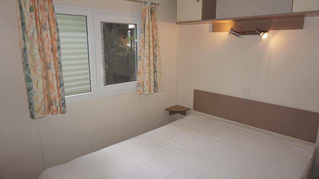 Chalets Met Buitenkeuken Op Camping Lei Suves - Joycasa Roquebrune-sur Argens Esterno foto