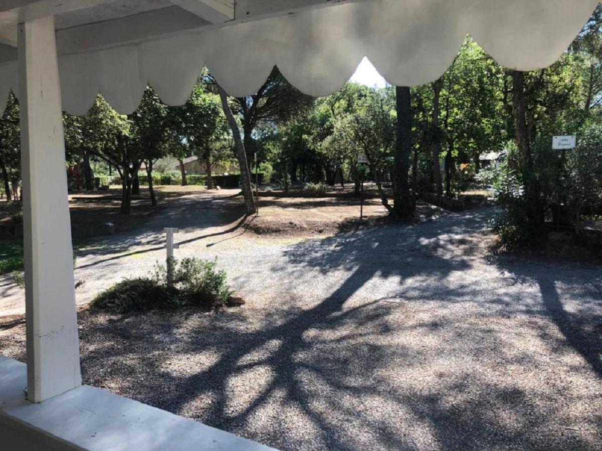 Chalets Met Buitenkeuken Op Camping Lei Suves - Joycasa Roquebrune-sur Argens Esterno foto