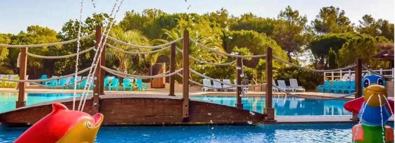 Chalets Met Buitenkeuken Op Camping Lei Suves - Joycasa Roquebrune-sur Argens Esterno foto