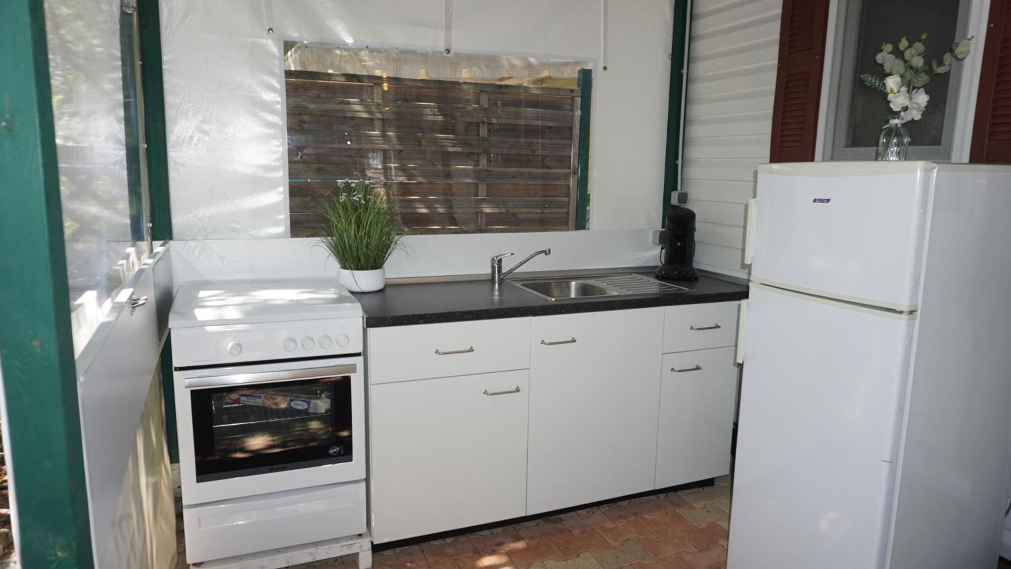 Chalets Met Buitenkeuken Op Camping Lei Suves - Joycasa Roquebrune-sur Argens Camera foto