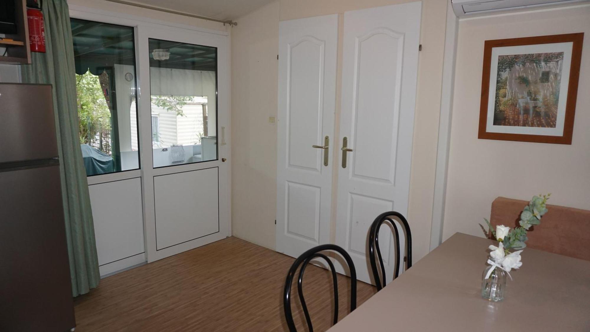 Chalets Met Buitenkeuken Op Camping Lei Suves - Joycasa Roquebrune-sur Argens Camera foto