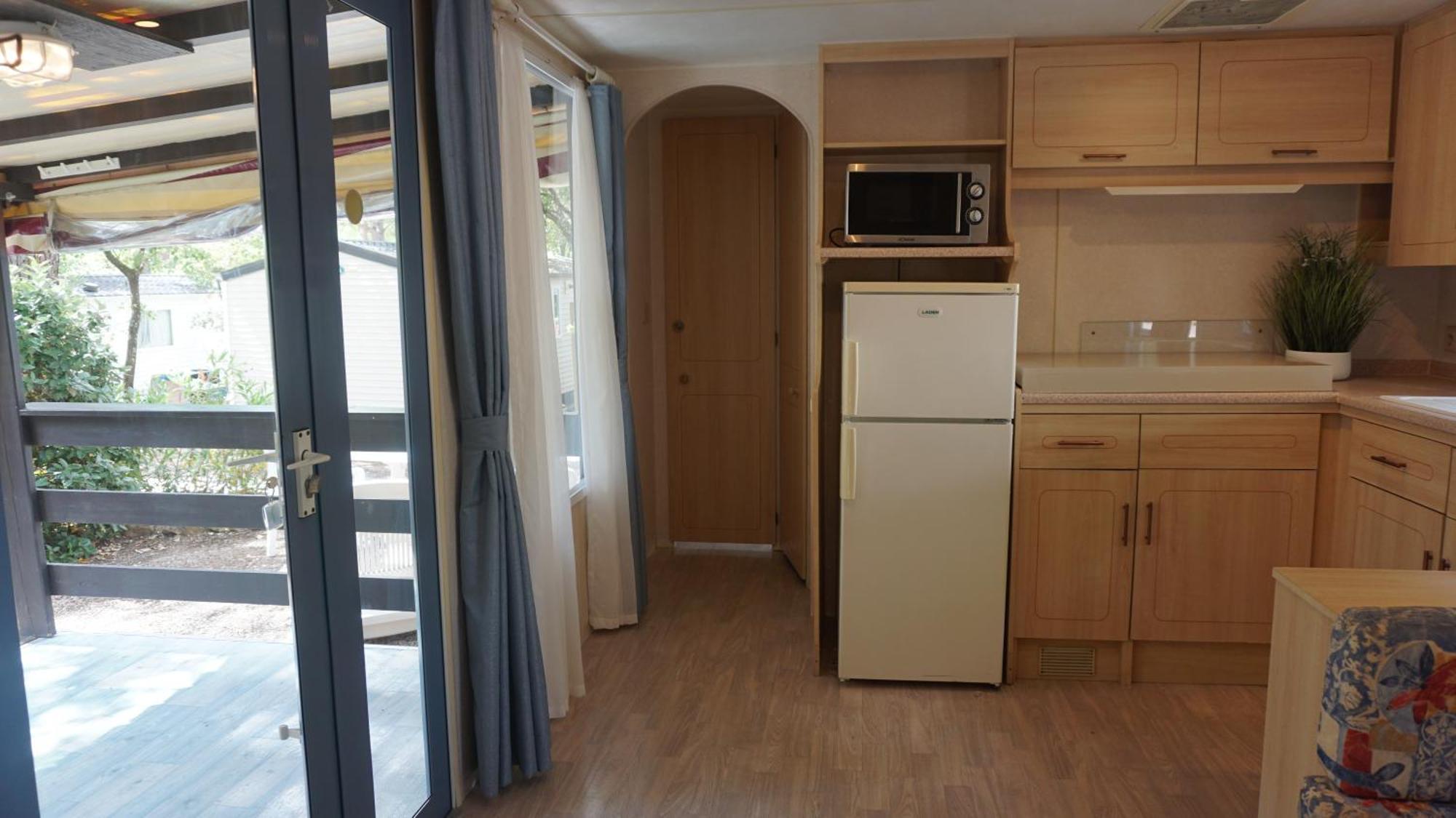 Chalets Met Buitenkeuken Op Camping Lei Suves - Joycasa Roquebrune-sur Argens Camera foto