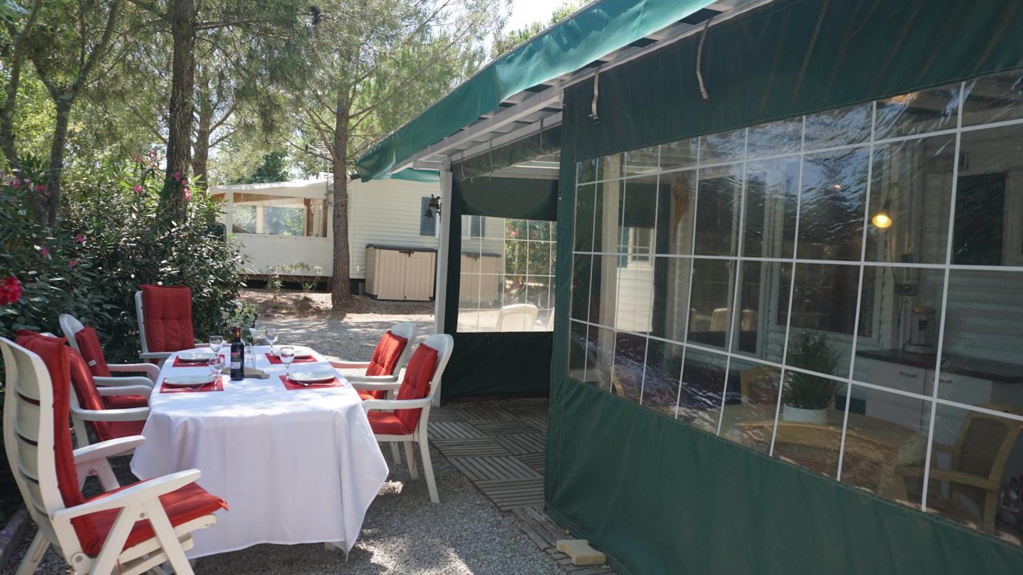 Chalets Met Buitenkeuken Op Camping Lei Suves - Joycasa Roquebrune-sur Argens Camera foto