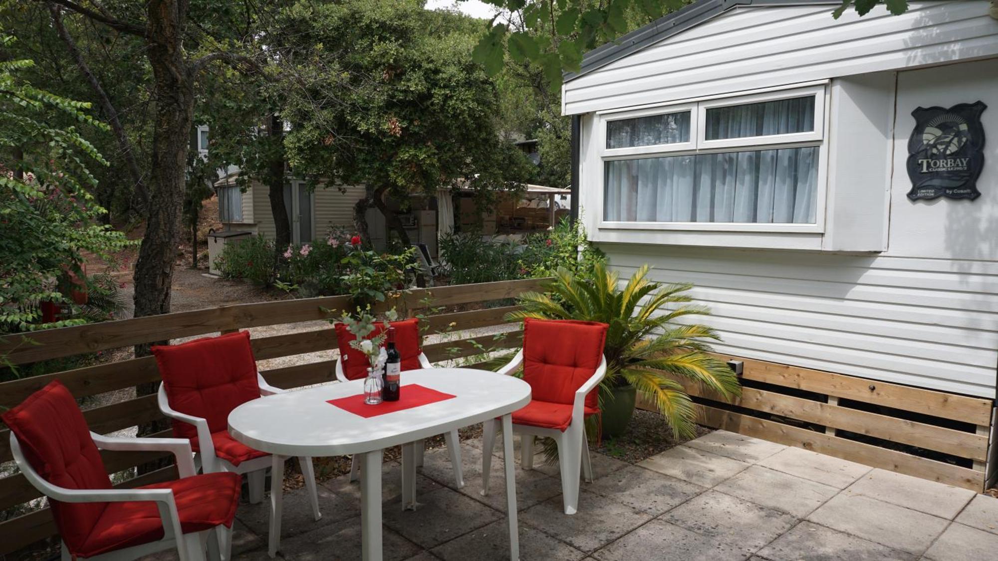 Chalets Met Buitenkeuken Op Camping Lei Suves - Joycasa Roquebrune-sur Argens Camera foto