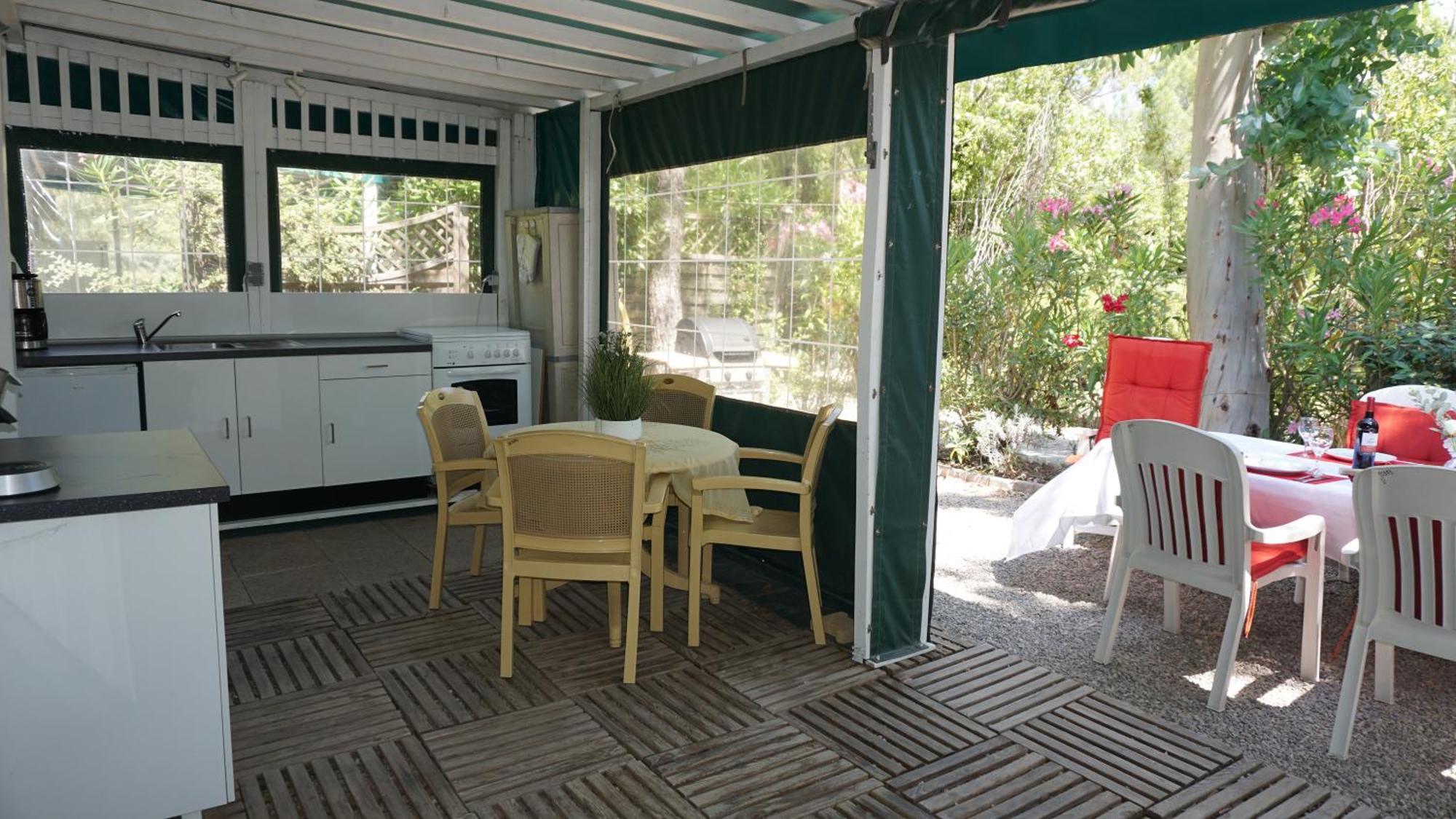 Chalets Met Buitenkeuken Op Camping Lei Suves - Joycasa Roquebrune-sur Argens Camera foto
