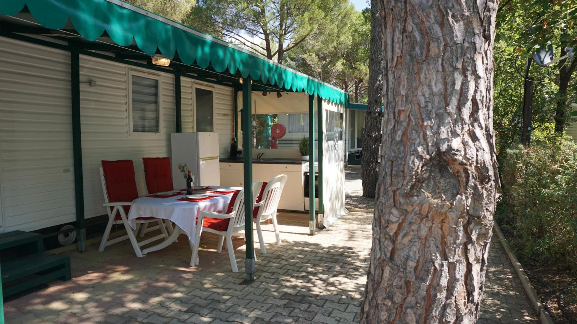 Chalets Met Buitenkeuken Op Camping Lei Suves - Joycasa Roquebrune-sur Argens Esterno foto